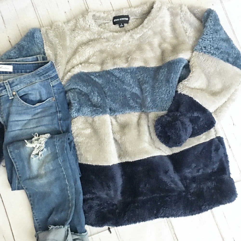 Oversized fuzzy pullover